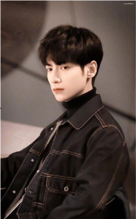 吃瓜人爆料成毅,瓜田里的明星，揭秘他的成长之路